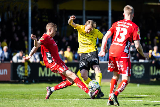 Mjällbys Alexander Johansson och Elfsborgs Sebastian Holmen