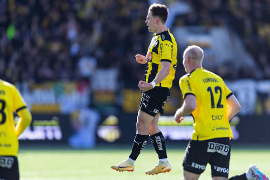Häckens Lars Olden Larsen jublar