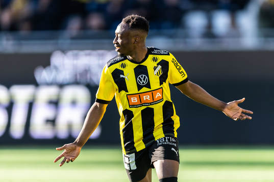 Häckens Benie Adama Traore jublar
