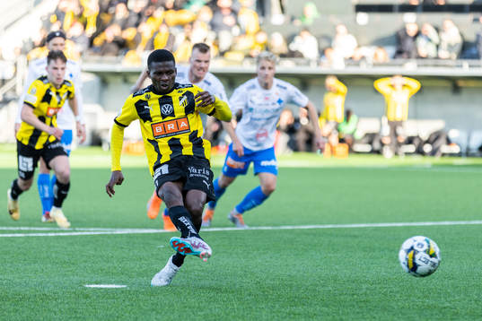 Häckens Akoua Romeo Amane missar straff