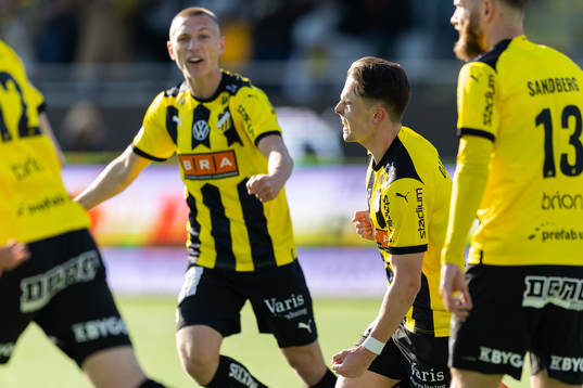 Häckens Lars Olden Larsen jublar