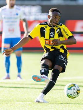 Häckens Benie Adama Traore skjuter 2-0 på straff