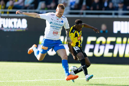 Värnamos Victor Eriksson och Häckens Benie Adama Traore