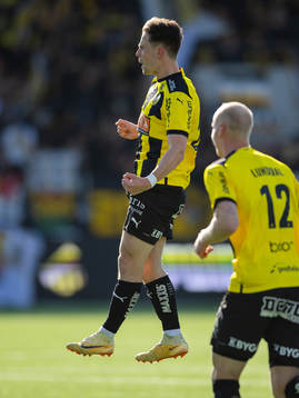 Häckens Lars Olden Larsen jublar