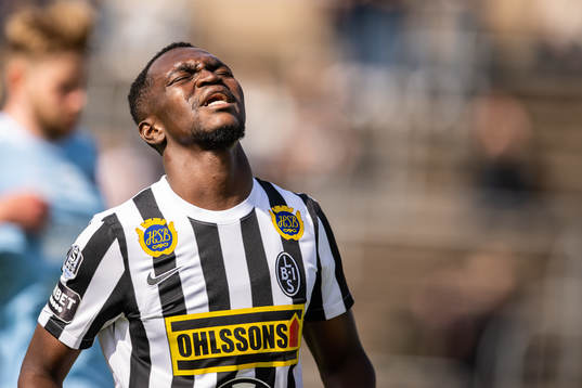 Landskronas Kofi Asare reagera