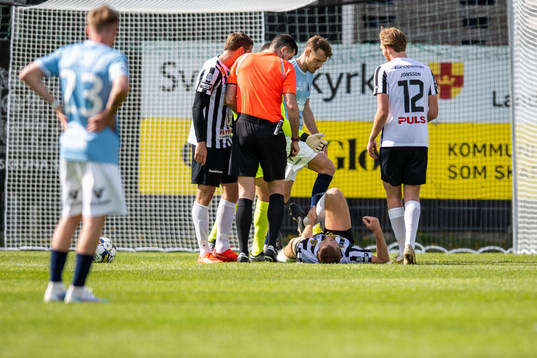 Landskronas Erik Hedenquist har ont
