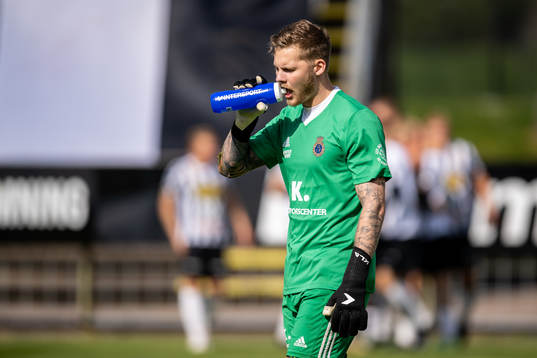 Gefles målvakt Robin Wallinder deppar