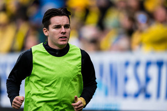 Hugo Vetlesen of Bodø/Glimt warms up