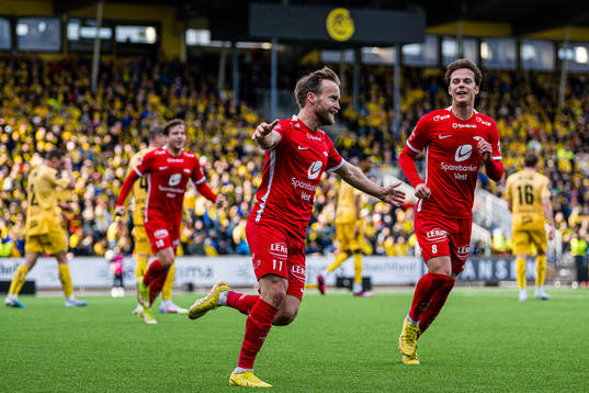 Bård Finne of Brann celebrates