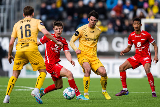 Mathias Rasmussen of Brann and Lasse Nordås of Bodø/Glimt