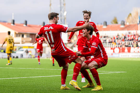 Bård Finne of Brann celebrates