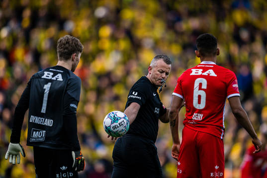 Svein Oddvar Moen, referee