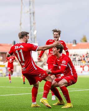 Bård Finne of Brann celebrates