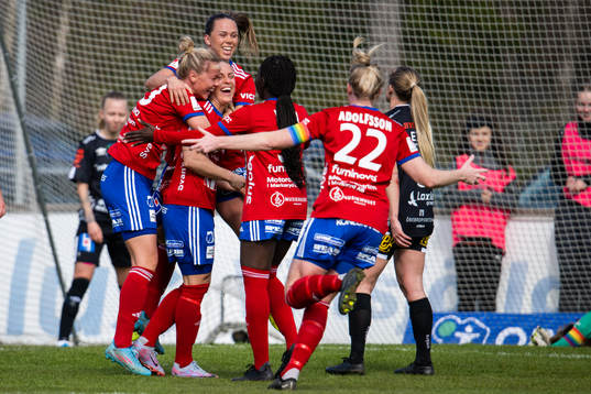Vittsjös Nellie Persson jublar