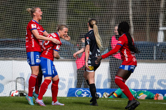 Vittsjös Nellie Persson jublar
