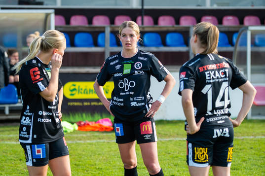 Örebros Regan Steigleder, Maja Bodin och Katariina Kosola