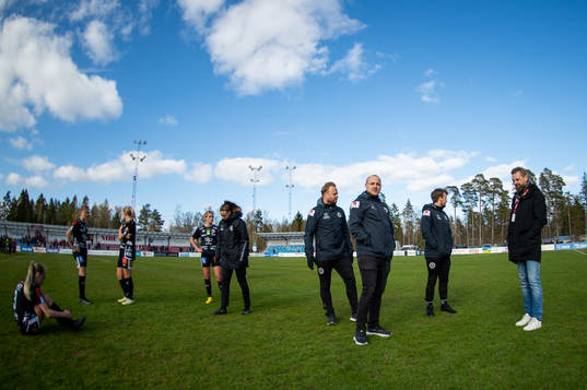 Örebros tränare Rickard Johansson deppar