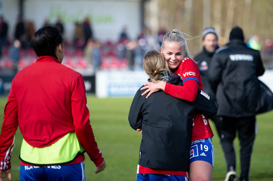 +vivi190och Katrina Gorry jublar