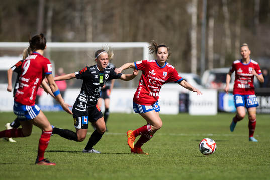 Vittsjös Sarah Stratigakis jagas av Örebros Lisa Frisk