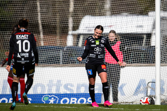 Örebros Maja Bodin jublar