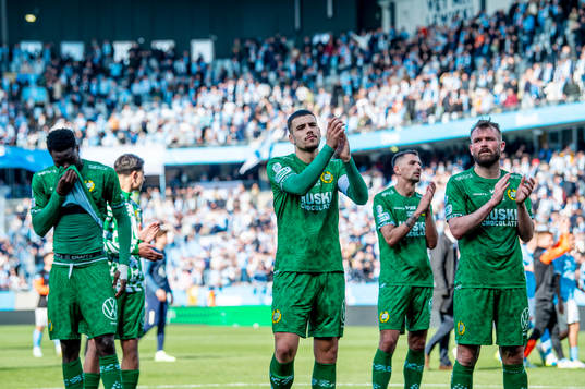 Hammarbys Edvin Kurtulus deppar med lagkamraterna