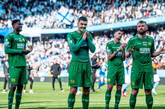 Hammarbys Edvin Kurtulus deppar med lagkamraterna