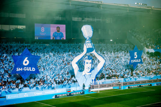 Malmö FFs tifo innan fotbollsmatchen i Allsvenskan mellan