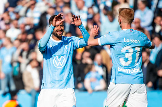 Malmö FFs Isaac Kiese Thelin och Hugo Larsson jublar