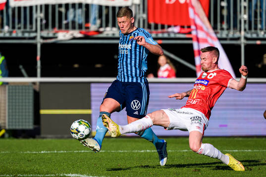 Djurgårdens Victor Edvardsen och Degerfors Rasmus Örqvist