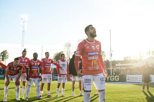 Degerfors spelare jublar