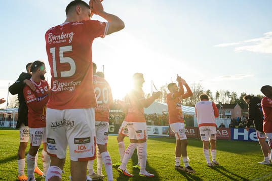 Degerfors spelare jublar