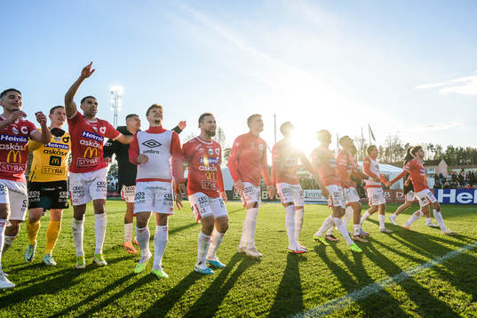 Degerfors spelare jublar