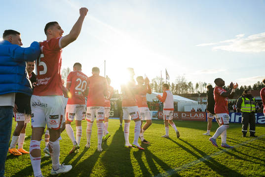 Degerfors spelare jublar