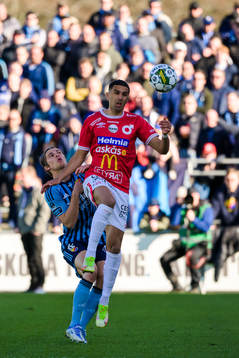 Djurgårdens Elias Andersson och Degerfors Elyas Bouzaiene