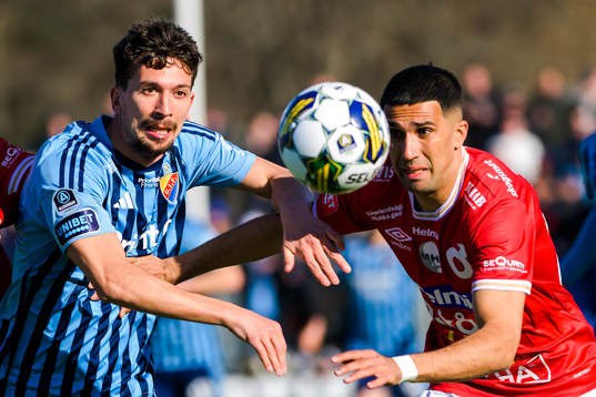 Djurgårdens Gustav Wikheim och Degerfors Elyas Bouzaiene