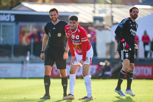 Domare Granit Maqedonci och Degerfors Peter Gwargis har ont