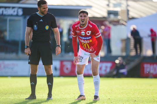 Domare Granit Maqedonci och Degerfors Peter Gwargis har ont