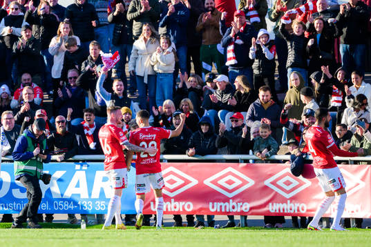 Degerfors Rasmus Örqvist jublar