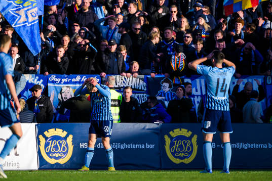 Djurgårdens Lucas Bergvall och Besard Sabovic deppar
