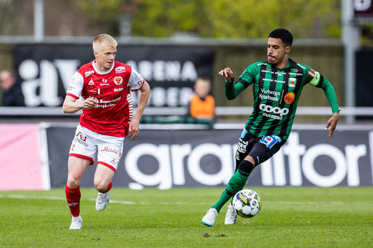 Kalmars Axel Lindahl och Varbergs Eliton Pardinho Toreta