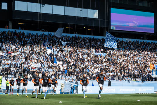 Malmö FFs spelare värmer upp