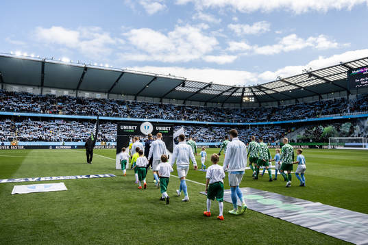Malmö FFs spelare gör entré