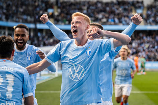 Malmö FFs Hugo Larsson jublar