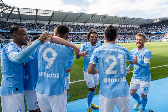 Malmö FFs Stefano Vecchia jublar med lagkamrater