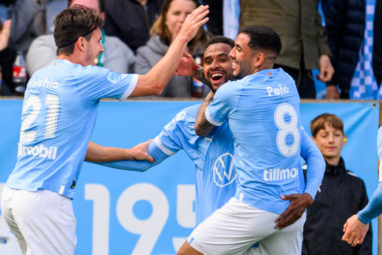 Malmö FFs Stefano Vecchia, Sergio Pena jublar med Isaac