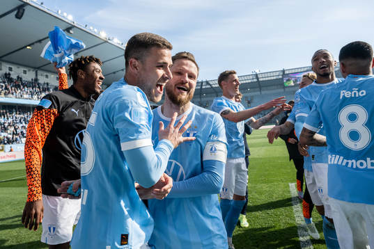 Malmö FFs Gabriel Busanello och Lasse Nielsen jublar