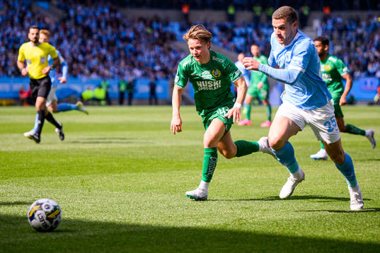 Hammarbys August Mikkelsen och Malmö FFs Gabriel Busanello