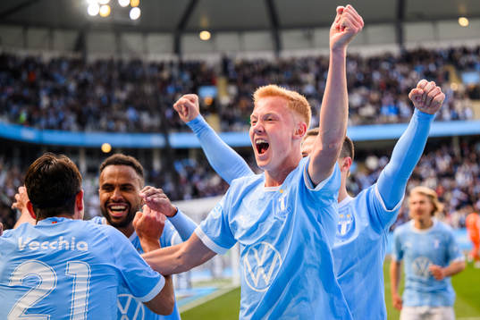 Malmö FFs Hugo Larsson jublar