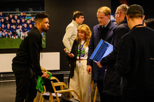 Hammarbys kommunikatör Conrad Halling meddelar inga