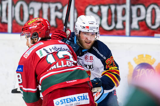 Modos Nicholas Halloran och Djurgårdens Emil Berglund
